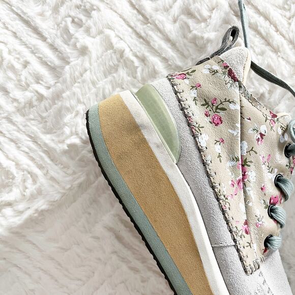 Deckers x Lab Floral KO-Z Chukka Wedge Boots - Picture 2 of 10